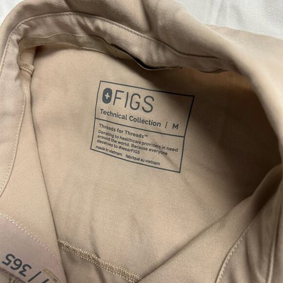 FIGS Scrub Top Collar PO #2768 Beige Top Women’s Size Medium - Picture 4 of 8